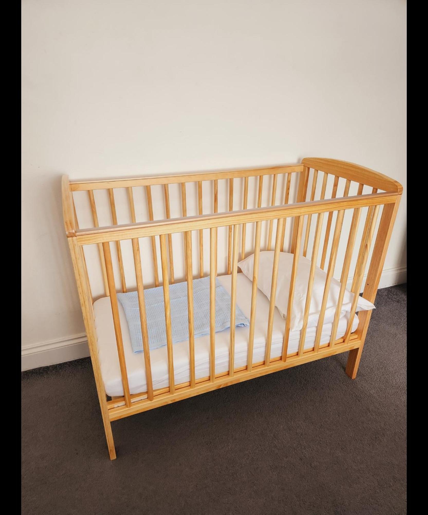 12 Minutes To Central London Kings Cross, 6 Minutes Walks To The Train Station - Free Parking 3 Bed 2 Bath Fully Refurbished Flat No Party Or Gathering Allowed Bagian luar foto